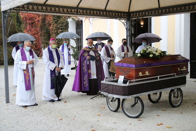 Na varaždinskom groblju i crkvi Dobroga Pastira svećenici i vjernici oprostili se od preč. Andrije Jagečića-Bolteka